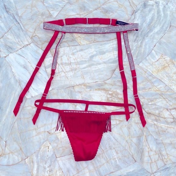 Victoria Secret Matching Two piece Set Garter XS/S and Thong V-String Medium Red - Picture 6 of 9
